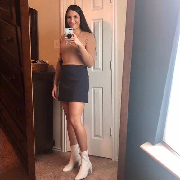 Meet your Posher, Alexa - Picture 2 of 5